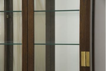 中古　美品!!　カリモク(karimoku)　domani(ドマーニ)　Morganton(モーガントン)　シックな色合いと品のある佇まいが魅力のキャビネット(ガラスケース、キュリオケース、ショーケース、飾り棚、陳列棚、店舗什器)(R-076776)
