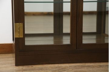 中古　美品!!　カリモク(karimoku)　domani(ドマーニ)　Morganton(モーガントン)　シックな色合いと品のある佇まいが魅力のキャビネット(ガラスケース、キュリオケース、ショーケース、飾り棚、陳列棚、店舗什器)(R-076776)