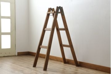 和製アンティーク　カシ材　味わいのある風合いが魅力のステップラダー(脚立、はしご、梯子)(R-076779)