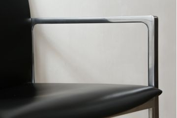 中古　美品!!　Cassina(カッシーナ)　184EVE(イヴ)　洗練されたモダンデザインが目を引くアームチェア(ダイニングチェア、椅子、イス)(定価約30万円)(R-076780)