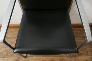 中古　美品!!　Cassina(カッシーナ)　184EVE(イヴ)　洗練されたモダンデザインが目を引くアームチェア(ダイニングチェア、椅子、イス)(定価約30万円)(R-076780)