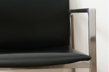 中古　美品!!　Cassina(カッシーナ)　184EVE(イヴ)　洗練されたモダンデザインが目を引くアームチェア(ダイニングチェア、椅子、イス)(定価約30万円)(R-076780)