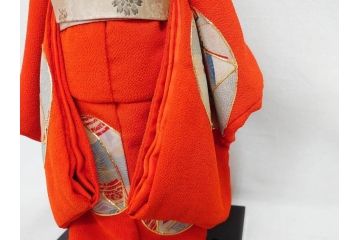 工房朋　春幸作　ガラスケース付き　ほっこりとした可愛らしさのある市松人形(古布、着物、子供、子ども、女の子、着せ替え人形)(R-076781)