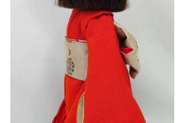 工房朋　春幸作　ガラスケース付き　ほっこりとした可愛らしさのある市松人形(古布、着物、子供、子ども、女の子、着せ替え人形)(R-076781)