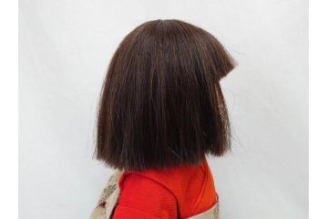 工房朋　春幸作　ガラスケース付き　ほっこりとした可愛らしさのある市松人形(古布、着物、子供、子ども、女の子、着せ替え人形)(R-076781)