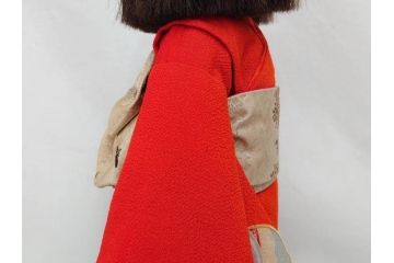 工房朋　春幸作　ガラスケース付き　ほっこりとした可愛らしさのある市松人形(古布、着物、子供、子ども、女の子、着せ替え人形)(R-076781)