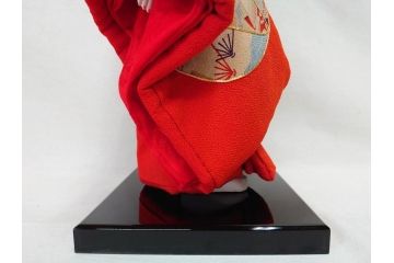 工房朋　春幸作　ガラスケース付き　ほっこりとした可愛らしさのある市松人形(古布、着物、子供、子ども、女の子、着せ替え人形)(R-076781)