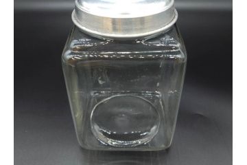 アンティーク雑貨　当時物　デッドストック　アルミ蓋　レトロな雰囲気漂うガラス瓶3個セット(角型、角瓶、キャニスター、ガラスビン、菓子瓶、硝子、フタ付き、小物入れ、ディスプレイ雑貨、古道具、店舗什器)(R-076783)