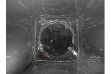 アンティーク雑貨　当時物　デッドストック　アルミ蓋　レトロな雰囲気漂うガラス瓶3個セット(角型、角瓶、キャニスター、ガラスビン、菓子瓶、硝子、フタ付き、小物入れ、ディスプレイ雑貨、古道具、店舗什器)(R-076783)