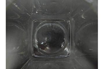 アンティーク雑貨　当時物　デッドストック　アルミ蓋　レトロな雰囲気漂うガラス瓶3個セット(角型、角瓶、キャニスター、ガラスビン、菓子瓶、硝子、フタ付き、小物入れ、ディスプレイ雑貨、古道具、店舗什器)(R-076783)