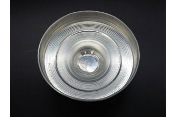 アンティーク雑貨　当時物　デッドストック　アルミ蓋　レトロな雰囲気漂うガラス瓶3個セット(角型、角瓶、キャニスター、ガラスビン、菓子瓶、硝子、フタ付き、小物入れ、ディスプレイ雑貨、古道具、店舗什器)(R-076783)