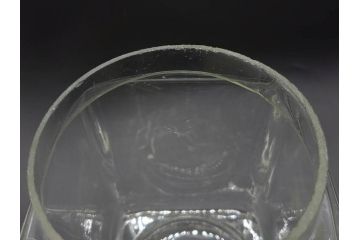 アンティーク雑貨　当時物　デッドストック　アルミ蓋　レトロな雰囲気漂うガラス瓶3個セット(角型、角瓶、キャニスター、ガラスビン、菓子瓶、硝子、フタ付き、小物入れ、ディスプレイ雑貨、古道具、店舗什器)(R-076783)