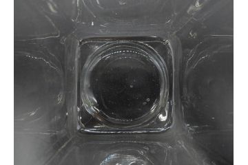 アンティーク雑貨　当時物　デッドストック　アルミ蓋　レトロな雰囲気漂うガラス瓶3個セット(角型、角瓶、キャニスター、ガラスビン、菓子瓶、硝子、フタ付き、小物入れ、ディスプレイ雑貨、古道具、店舗什器)(R-076783)