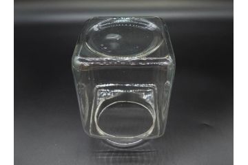 アンティーク雑貨　当時物　デッドストック　アルミ蓋　レトロな雰囲気漂うガラス瓶3個セット(角型、角瓶、キャニスター、ガラスビン、菓子瓶、硝子、フタ付き、小物入れ、ディスプレイ雑貨、古道具、店舗什器)(R-076783)