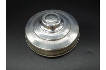 アンティーク雑貨　当時物　デッドストック　アルミ蓋　大・中・小　色々な用途に対応できる蓋付きガラス瓶3個セット(角瓶、角型、硝子、キャニスター、ガラスビン、菓子瓶、小物入れ、ディスプレイ雑貨、古道具、店舗什器、フタ付き)(R-076784)