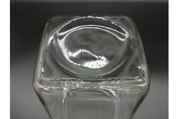 アンティーク雑貨　当時物　デッドストック　アルミ蓋　大・中・小　色々な用途に対応できる蓋付きガラス瓶3個セット(角瓶、角型、硝子、キャニスター、ガラスビン、菓子瓶、小物入れ、ディスプレイ雑貨、古道具、店舗什器、フタ付き)(R-076784)
