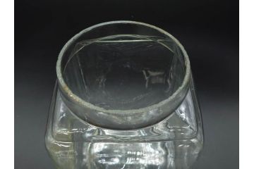 アンティーク雑貨　当時物　デッドストック　アルミ蓋　大・中・小　色々な用途に対応できる蓋付きガラス瓶3個セット(角瓶、角型、硝子、キャニスター、ガラスビン、菓子瓶、小物入れ、ディスプレイ雑貨、古道具、店舗什器、フタ付き)(R-076784)