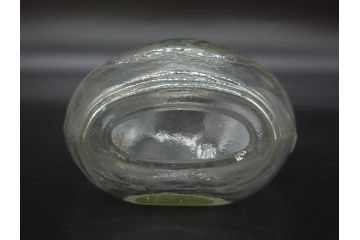 大正〜昭和初期　FEEDING BOTTLE　I.IWASAKI&CO.　レトロなディスプレイを盛り上げるエンボス瓶(哺乳瓶、ボトル、日本製、ガラス瓶)(R-076785)