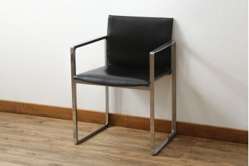 中古　美品!!　Cassina(カッシーナ)　184EVE(イヴ)　洗練されたモダンデザインが目を引くアームチェア(ダイニングチェア、椅子、イス)(定価約30万円)(R-076794)