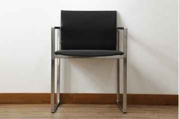 中古　美品!!　Cassina(カッシーナ)　184EVE(イヴ)　洗練されたモダンデザインが目を引くアームチェア(ダイニングチェア、椅子、イス)(定価約30万円)(R-076794)