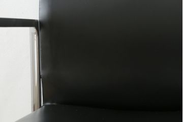 中古　美品!!　Cassina(カッシーナ)　184EVE(イヴ)　洗練されたモダンデザインが目を引くアームチェア(ダイニングチェア、椅子、イス)(定価約30万円)(R-076794)