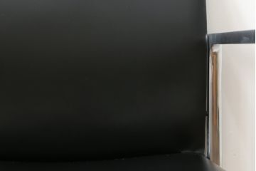 中古　美品!!　Cassina(カッシーナ)　184EVE(イヴ)　洗練されたモダンデザインが目を引くアームチェア(ダイニングチェア、椅子、イス)(定価約30万円)(R-076794)