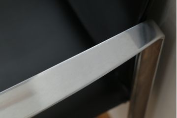 中古　美品!!　Cassina(カッシーナ)　184EVE(イヴ)　洗練されたモダンデザインが目を引くアームチェア(ダイニングチェア、椅子、イス)(定価約30万円)(R-076794)