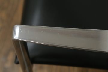 中古　美品!!　Cassina(カッシーナ)　184EVE(イヴ)　洗練されたモダンデザインが目を引くアームチェア(ダイニングチェア、椅子、イス)(定価約30万円)(R-076794)