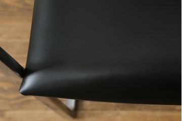 中古　美品!!　Cassina(カッシーナ)　184EVE(イヴ)　洗練されたモダンデザインが目を引くアームチェア(ダイニングチェア、椅子、イス)(定価約30万円)(R-076794)