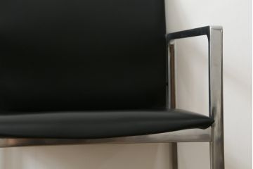 中古　美品!!　Cassina(カッシーナ)　184EVE(イヴ)　洗練されたモダンデザインが目を引くアームチェア(ダイニングチェア、椅子、イス)(定価約30万円)(R-076794)