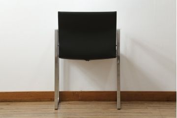 中古　美品!!　Cassina(カッシーナ)　184EVE(イヴ)　洗練されたモダンデザインが目を引くアームチェア(ダイニングチェア、椅子、イス)(定価約30万円)(R-076794)