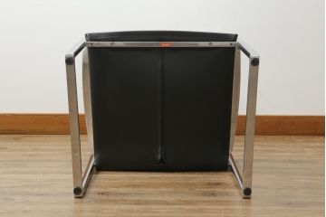 中古　美品!!　Cassina(カッシーナ)　184EVE(イヴ)　洗練されたモダンデザインが目を引くアームチェア(ダイニングチェア、椅子、イス)(定価約30万円)(R-076794)