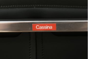 中古　美品!!　Cassina(カッシーナ)　184EVE(イヴ)　洗練されたモダンデザインが目を引くアームチェア(ダイニングチェア、椅子、イス)(定価約30万円)(R-076794)