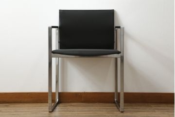 中古　美品!!　Cassina(カッシーナ)　184EVE(イヴ)　洗練されたモダンデザインが目を引くアームチェア(ダイニングチェア、椅子、イス)(定価約30万円)(R-076795)