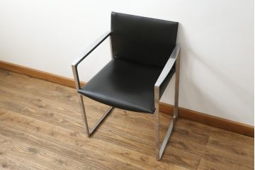 中古　美品!!　Cassina(カッシーナ)　184EVE(イヴ)　洗練されたモダンデザインが目を引くアームチェア(ダイニングチェア、椅子、イス)(定価約30万円)(R-076795)