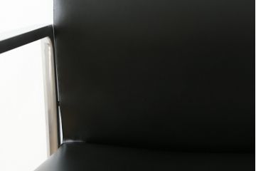 中古　美品!!　Cassina(カッシーナ)　184EVE(イヴ)　洗練されたモダンデザインが目を引くアームチェア(ダイニングチェア、椅子、イス)(定価約30万円)(R-076795)