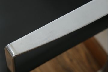 中古　美品!!　Cassina(カッシーナ)　184EVE(イヴ)　洗練されたモダンデザインが目を引くアームチェア(ダイニングチェア、椅子、イス)(定価約30万円)(R-076795)