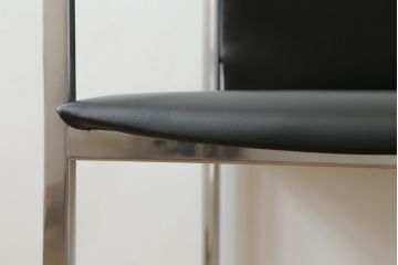 中古　美品!!　Cassina(カッシーナ)　184EVE(イヴ)　洗練されたモダンデザインが目を引くアームチェア(ダイニングチェア、椅子、イス)(定価約30万円)(R-076795)