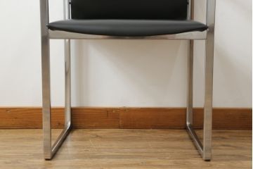 中古　美品!!　Cassina(カッシーナ)　184EVE(イヴ)　洗練されたモダンデザインが目を引くアームチェア(ダイニングチェア、椅子、イス)(定価約30万円)(R-076795)