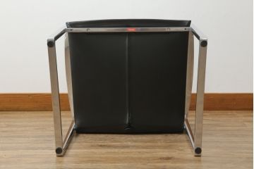 中古　美品!!　Cassina(カッシーナ)　184EVE(イヴ)　洗練されたモダンデザインが目を引くアームチェア(ダイニングチェア、椅子、イス)(定価約30万円)(R-076795)