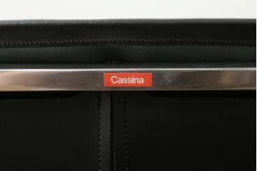 中古　美品!!　Cassina(カッシーナ)　184EVE(イヴ)　洗練されたモダンデザインが目を引くアームチェア(ダイニングチェア、椅子、イス)(定価約30万円)(R-076795)