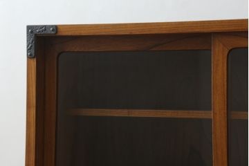 中古　岩谷堂箪笥　牡丹紋様　ダイナミックな杢目と存在感のある金具が魅力的なキャビネット(茶箪笥、飾り棚、収納棚、戸棚、サイドキャビネット、引き出し、和タンス、和たんす)(R-076796)