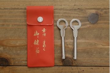 中古　伝統工芸士　松永修一作　柔らかな木の色味が魅力的な加茂総桐箪笥(胴丸、総桐たんす、衣装箪笥、着物箪笥、和タンス、引き出し)(R-076797)