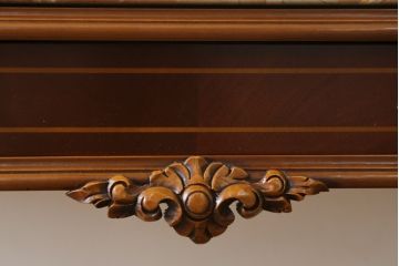 中古　イタリア製　高級品!!　天板大理石　細部まで施されたカービングが美しい上品なデザインのコンソールテーブル(サイドテーブル、花台、飾り台)(R-076800)