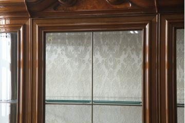 中古　イタリア高級輸入家具　MASETTI(マセッティ)　美しい象嵌入りのキャビネット(収納棚、戸棚、食器棚、カップボード、飾り棚、キュリオケース、店舗什器)(R-076802)