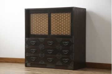 中古　美品!!　特注　オーダー品　三方タモ材玉杢　組子入り　和の空間づくりにおすすめの収納棚(戸棚、水屋箪笥、茶箪笥、サイドボード、サイドキャビネット)(R-076803)