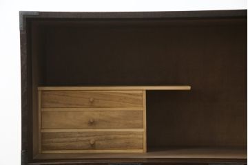 中古　美品!!　特注　オーダー品　三方タモ材玉杢　組子入り　和の空間づくりにおすすめの収納棚(戸棚、水屋箪笥、茶箪笥、サイドボード、サイドキャビネット)(R-076803)