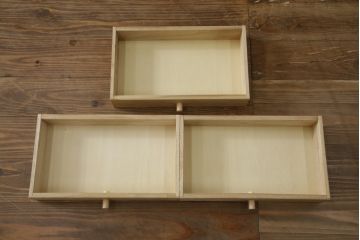 中古　美品!!　特注　オーダー品　三方タモ材玉杢　組子入り　和の空間づくりにおすすめの収納棚(戸棚、水屋箪笥、茶箪笥、サイドボード、サイドキャビネット)(R-076803)