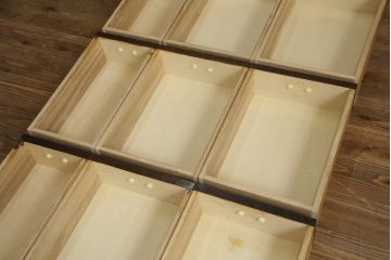 中古　美品!!　特注　オーダー品　三方タモ材玉杢　組子入り　和の空間づくりにおすすめの収納棚(戸棚、水屋箪笥、茶箪笥、サイドボード、サイドキャビネット)(R-076803)