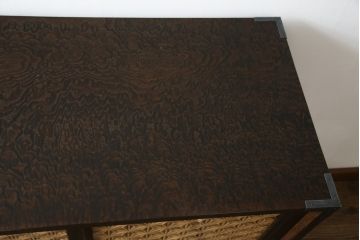 中古　美品!!　特注　オーダー品　三方タモ材玉杢　組子入り　和の空間づくりにおすすめの収納棚(戸棚、水屋箪笥、茶箪笥、サイドボード、サイドキャビネット)(R-076803)